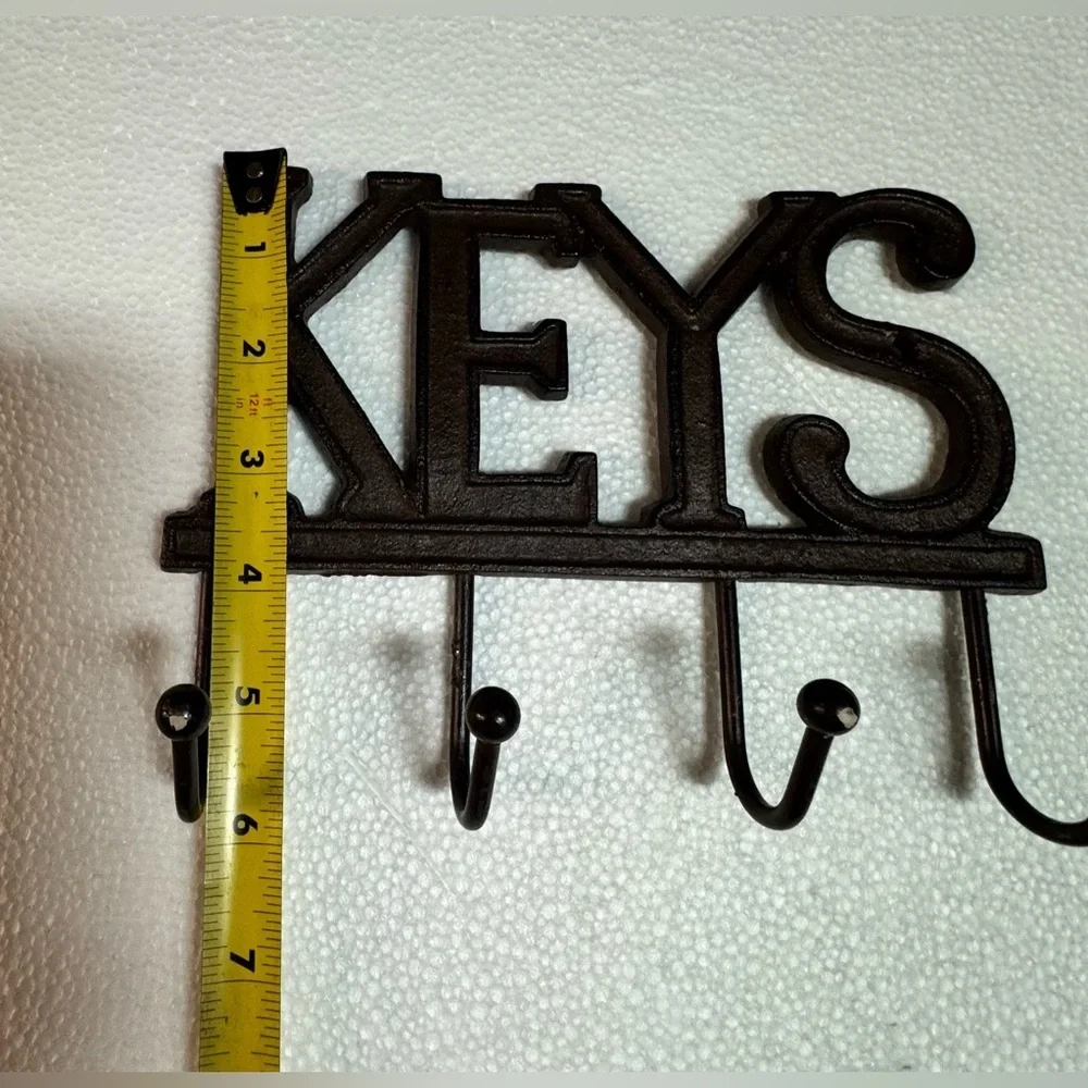 Wall Mounted Western Key Holder 4 Key Hook Decorative Cast Iron Key Rack.